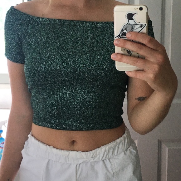Off-the-shoulder sparkle crop - Picture 2 of 3